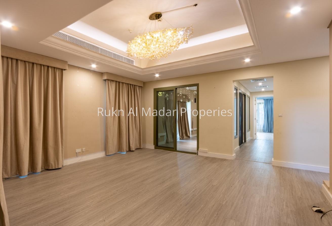 5 BR Villa With spacious Living And Garden photo 9