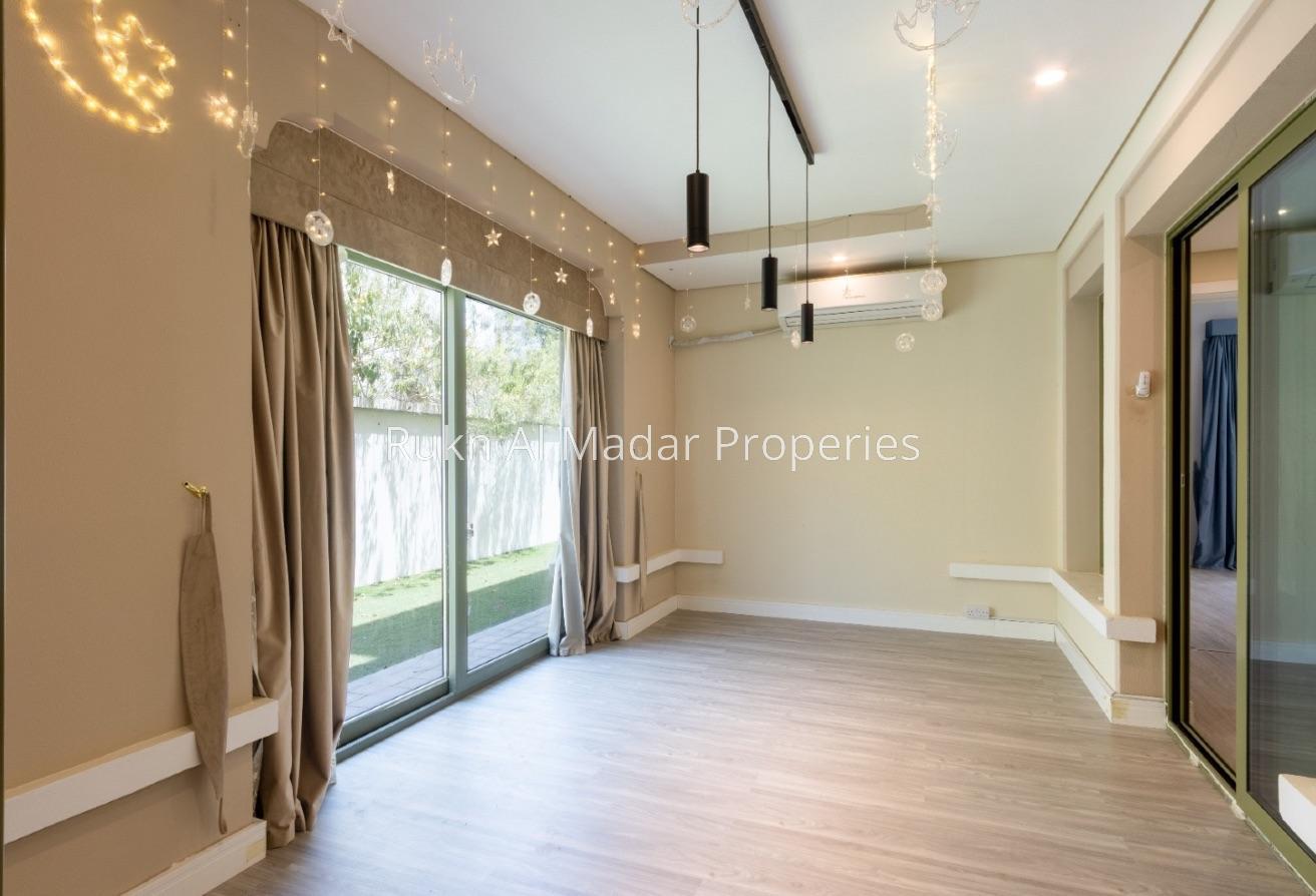 5 BR Villa With spacious Living And Garden photo 12