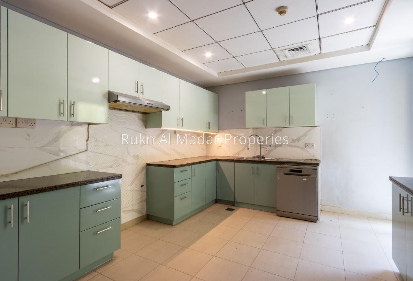 5 BR Villa With spacious Living And Garden photo 8