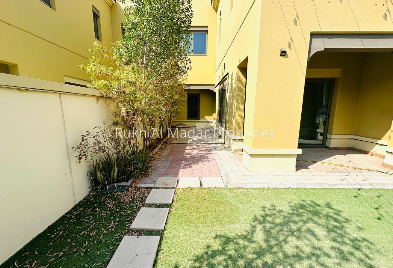 5 BR Villa With spacious Living And Garden photo 3