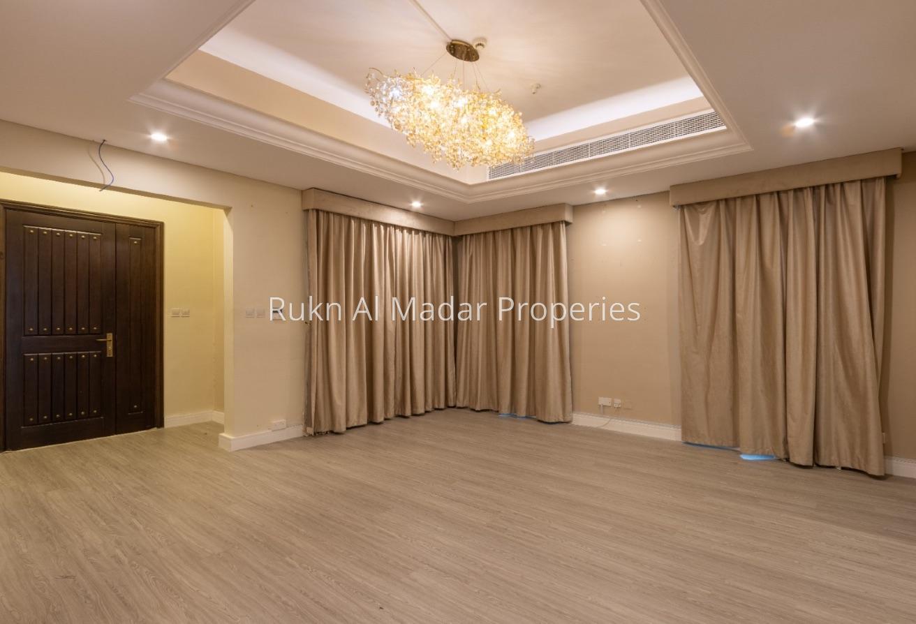 5 BR Villa With spacious Living And Garden photo 10