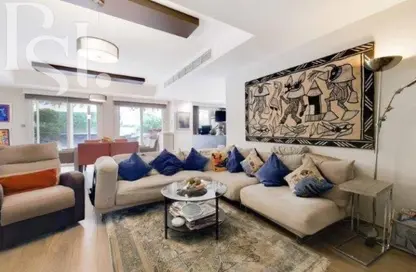 فيلا - 8 غرف نوم - 6 حمامات للبيع في الينابيع 15 - الينابيع - دبي