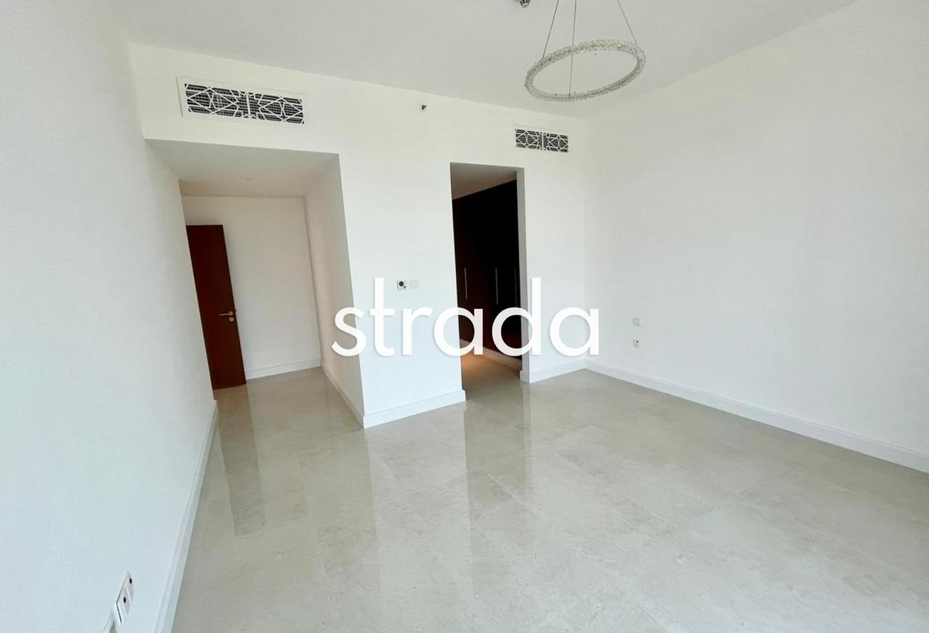 Duplex | Upgraded | Vacant October photo 9