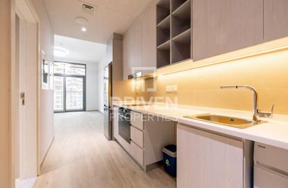 شقة - 1 حمام للايجار في برج سينشري - الخليج التجاري - دبي شقة - 1 حمام للايجار في برج سينشري - الخليج التجاري - دبي