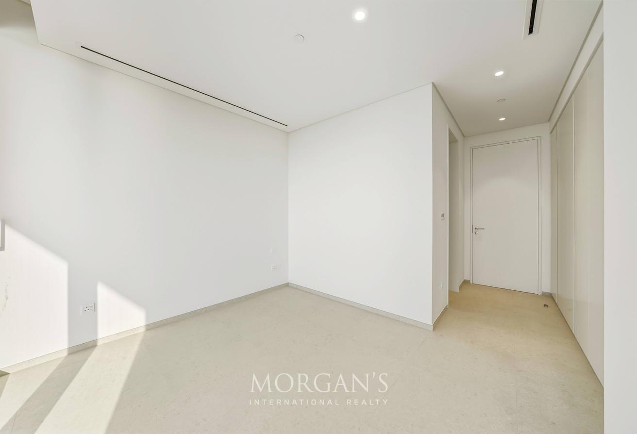4BR Apartment | Canal Views | Unfurnished photo 14