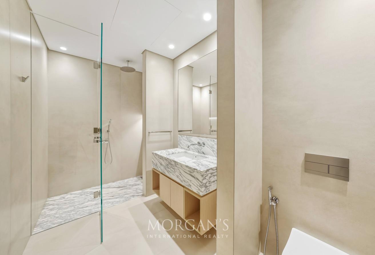 4BR Apartment | Canal Views | Unfurnished photo 21