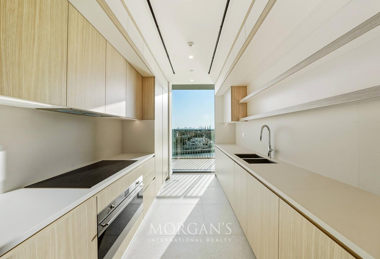 4BR Apartment | Canal Views | Unfurnished photo 18