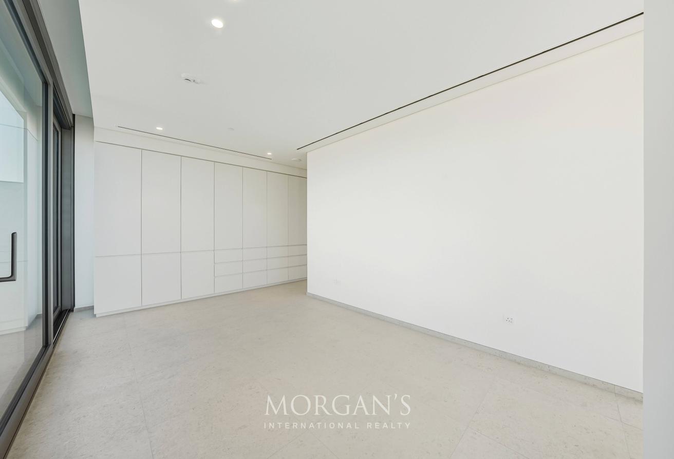 4BR Apartment | Canal Views | Unfurnished photo 13