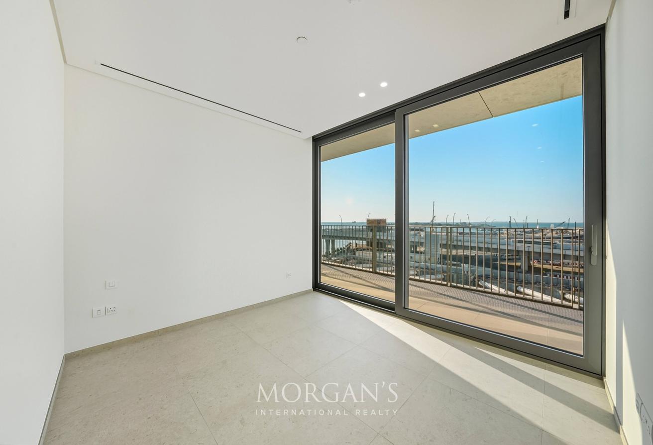 4BR Apartment | Canal Views | Unfurnished photo 9