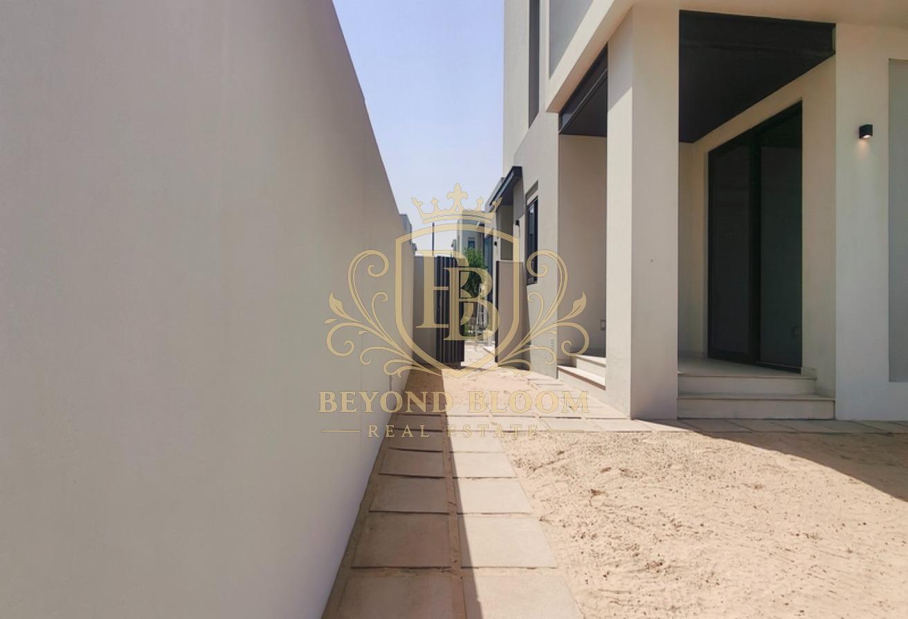 4 Bed+Maid | Vastu Compliant | Single Row photo 14