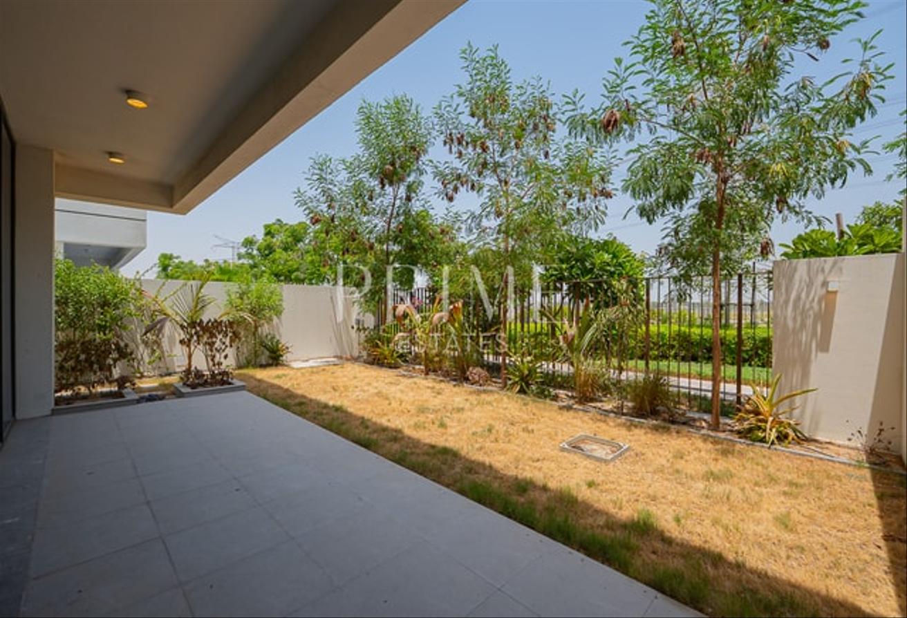 Live in Elegance | 4BR Villa | Landscaped photo 19