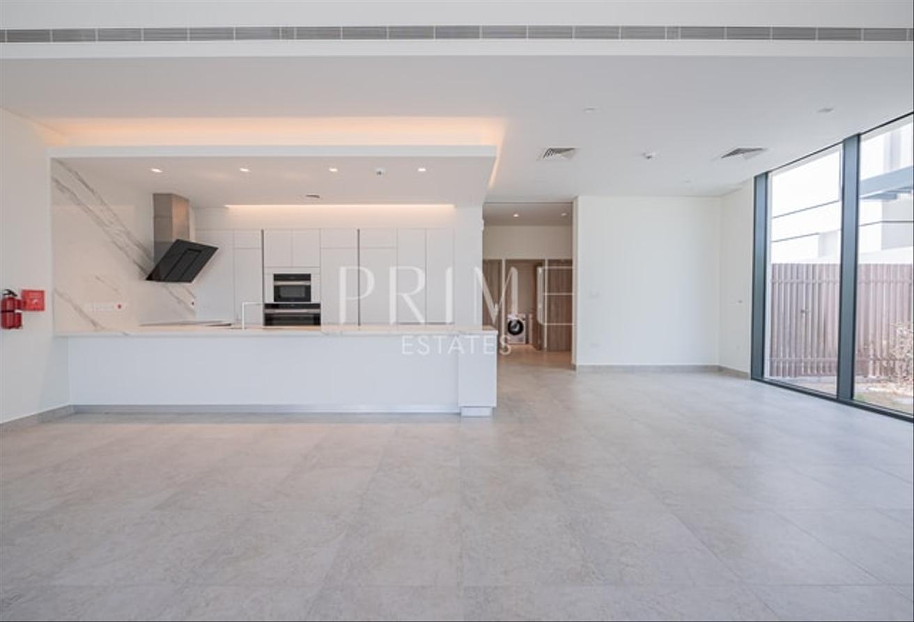Live in Elegance | 4BR Villa | Landscaped photo 6