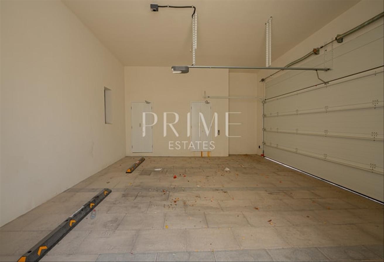 Live in Elegance | 4BR Villa | Landscaped photo 21