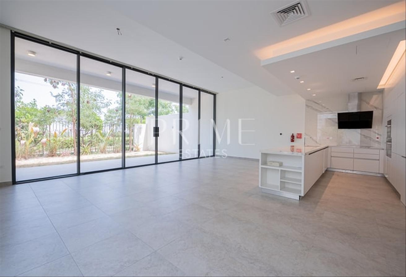 Live in Elegance | 4BR Villa | Landscaped photo 8