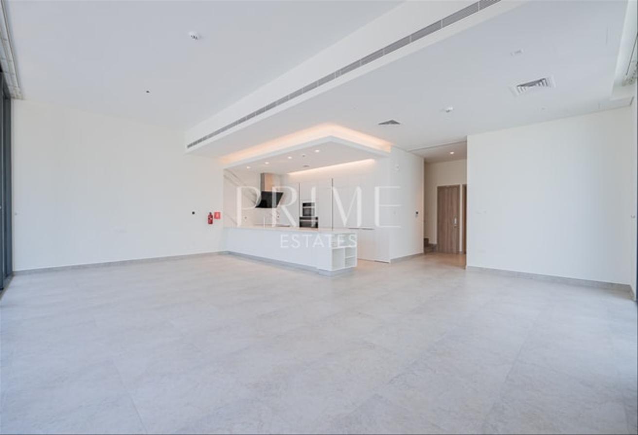 Live in Elegance | 4BR Villa | Landscaped photo 4