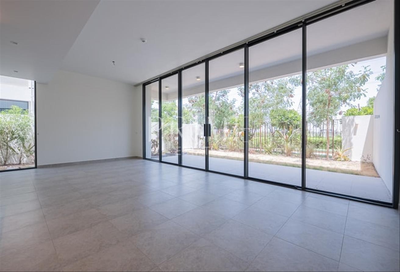 Live in Elegance | 4BR Villa | Landscaped photo 7