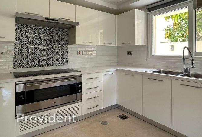 75030339 - Property Image 3