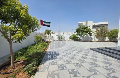 Villa - 4 Bedrooms - 5 Bathrooms for rent in Al Aweer 1 - Al Aweer - Dubai