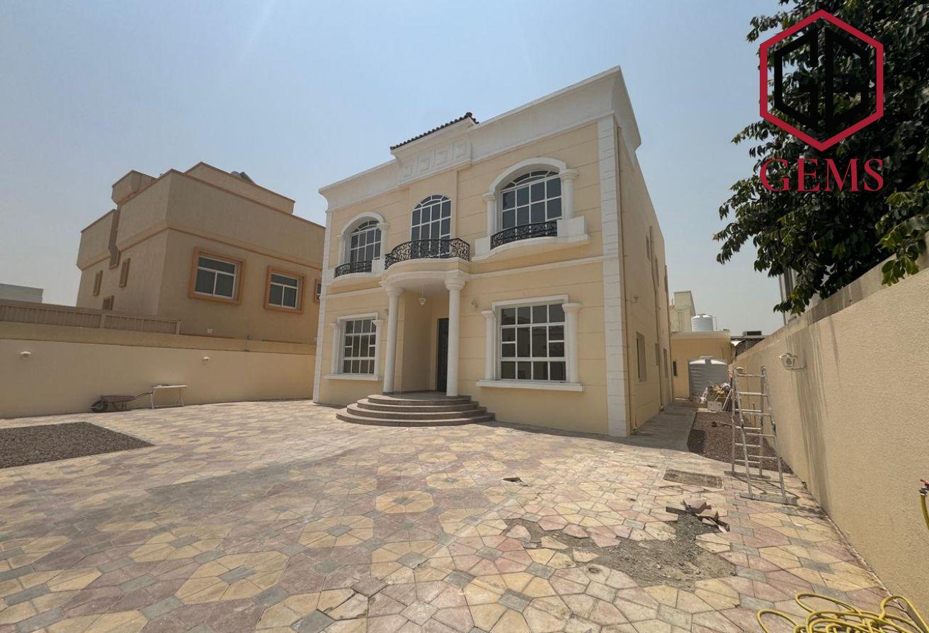 MODERN DESIGN | SPACIOUS | SERVANT BLOCK | GARDEN photo 2