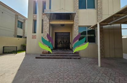 Villa - 5 Bedrooms - 4 Bathrooms for rent in Al Manara - Dubai Villa - 5 Bedrooms - 4 Bathrooms for rent in Al Manara - Dubai