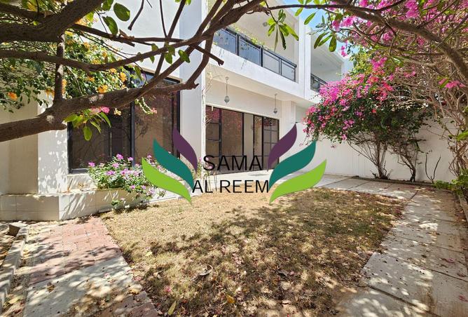 4 Bedroom Townhouse | Walking distance to La Mer