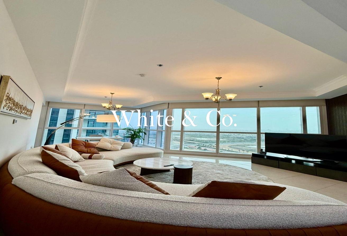 HIGH FLOOR | VIEWS | VACANT | FURNISHED photo 2