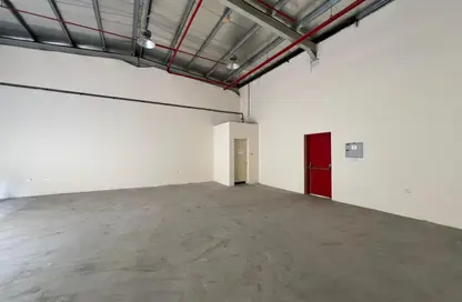 Warehouse - Studio - 1 Bathroom for rent in Al Sajaa Industrial - Al Sajaa - Sharjah