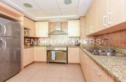 Apartment - 2 Bedrooms - 4 Bathrooms for rent in Al Das - Shoreline Apartments - Palm Jumeirah - Dubai