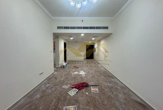 Luxe 1BHK in Bur Dubai with Parking photo 2