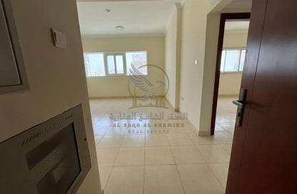 Apartment - 1 - 1 for rent in Al Qulayaa Building - Al Qulaya'ah - Al Sharq - Sharjah Apartment - 1 - 1 for rent in Al Qulayaa Building - Al Qulaya'ah - Al Sharq - Sharjah