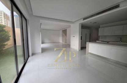 Villa - 4 - 6 for sale in Bloomingdale - Dubai Sports City - Dubai