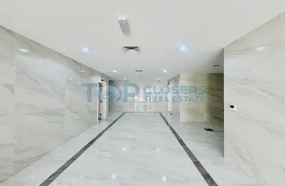 شقة - 2 غرف نوم - 3 حمامات للايجار في حي الوادي - الجيمي - العين