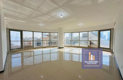 Apartment - 4 - 5 for rent in Silver Tower - Corniche Road - Abu Dhabi