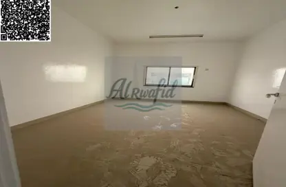 سكن عمال - استوديو - 8 حمامات للايجار في الجرف الصناعية 2 - الجرف الصناعية - عجمان