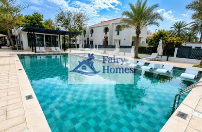 Villa - 4 - 5 for rent in Jumeirah 2 - Jumeirah - Dubai