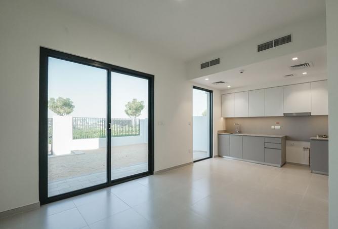 3-bed villa in Greenview — photo 3