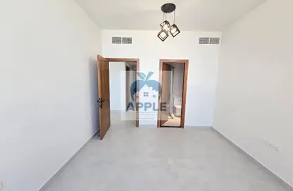 شقة - غرفة نوم - 2 حمامات للايجار في الزاهية - تجارية مويلح - الشارقة