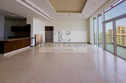 Apartment - 2 Bedrooms - 3 Bathrooms for rent in Emerald - Tiara Residences - Palm Jumeirah - Dubai
