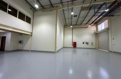 Warehouse - Studio - 1 Bathroom for rent in Umm Ramool - Dubai