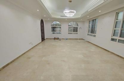 Villa - 7 - 7+ for rent in Mohamed Bin Zayed Centre - Mohamed Bin Zayed City - Abu Dhabi