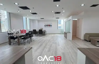 مكتب - غرفة نوم - 1 حمام للايجار في القمة - الخليج التجاري - دبي