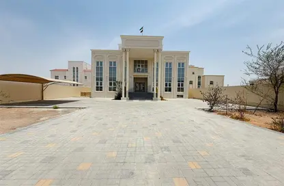 Villa - 5 Bedrooms for rent in Madinat Al Riyad - Abu Dhabi