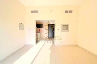 Apartment - Studio - 1 Bathroom for rent in Silicon Gates 4 - Silicon Gates - Dubai Silicon Oasis - Dubai