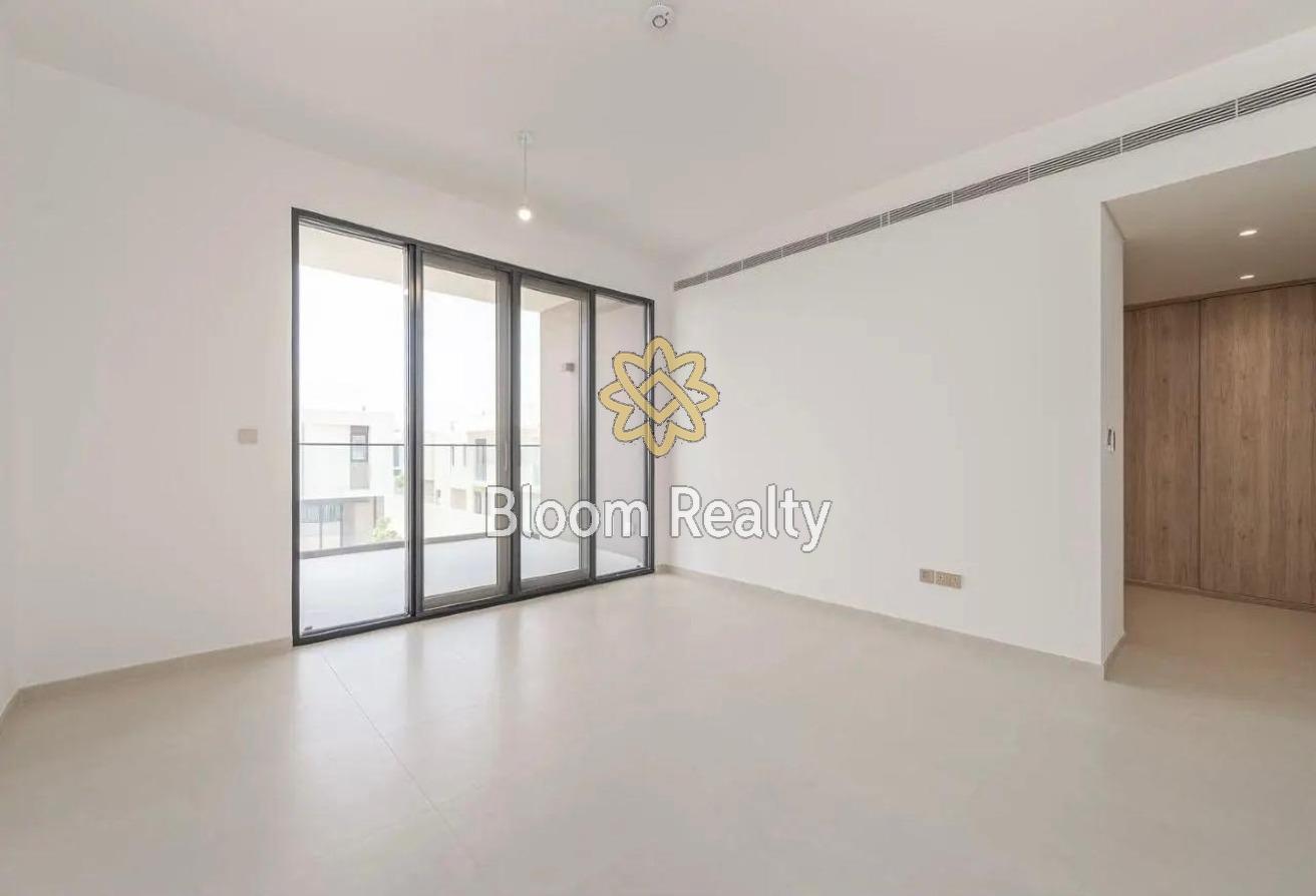 Prime location | Brand new | Gated family living photo 9