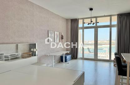Apartment - Studio - 1 for rent in Palm Views East - Palm Views - Palm Jumeirah - Dubai