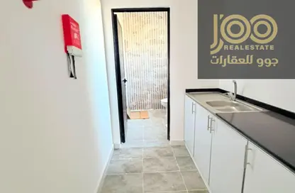 مستودع - استوديو - 2 حمامات للايجار في أم الثعوب - أم القيوين
