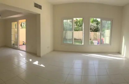 فيلا - 3 غرف نوم - 4 حمامات للايجار في الينابيع 5 - الينابيع - دبي فيلا - 3 غرف نوم - 4 حمامات للايجار في الينابيع 5 - الينابيع - دبي
