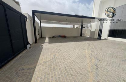 Villa - 4 Bedrooms - 5 Bathrooms for rent in Wadi Alshabak - Dubai