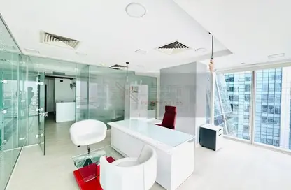 مكتب - استوديو - 2 حمامات للايجار في القمة - الخليج التجاري - دبي