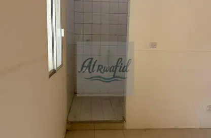 سكن عمال - استوديو - 8 حمامات للايجار في مبني علي موسى - الصجعة الصناعية - الصجعة - الشارقة